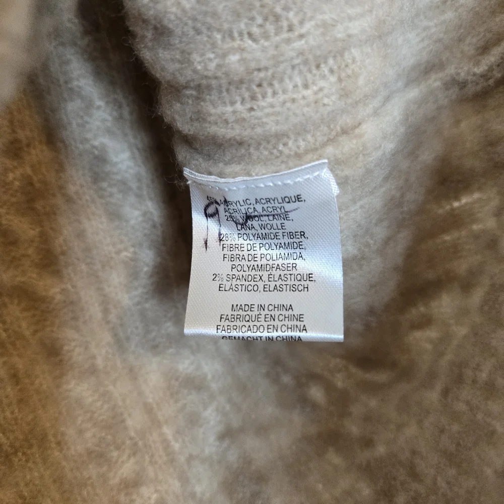 MINNIE ROSE NWT Cream Cable Knit Sweater V-Neck Luxe Soft Quiet Luxury Pullover